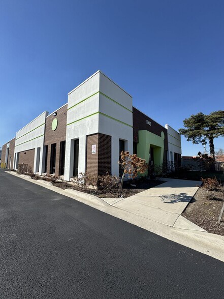 1000 Lively Blvd, Elk Grove Village, IL à louer - Photo de l’immeuble – Image 3 sur 12