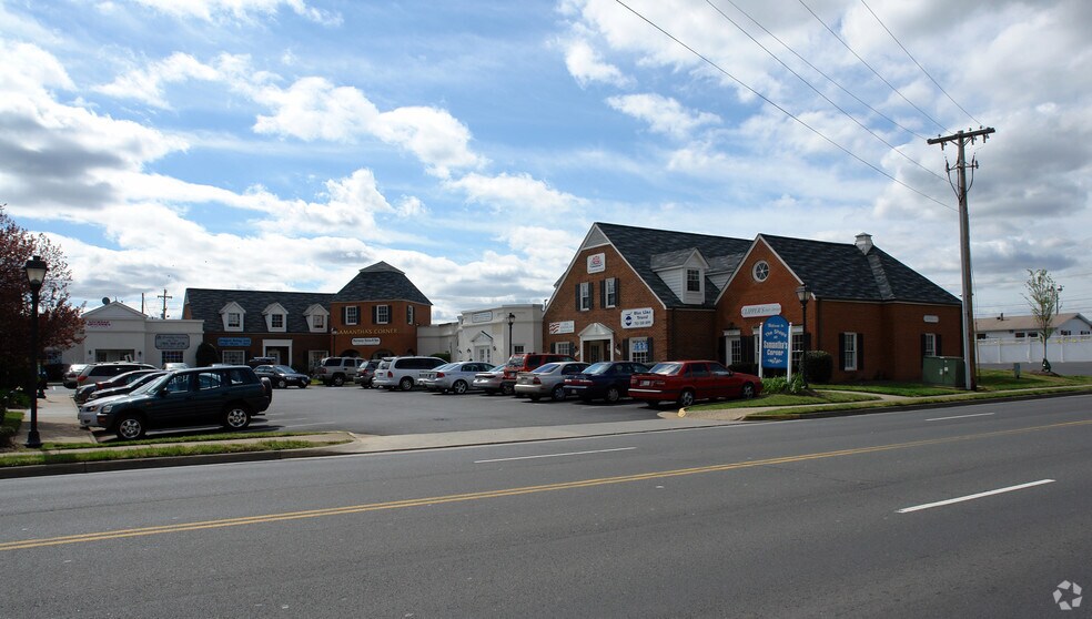 8755-8785 Mathis Ave, Manassas, VA à louer - Photo principale – Image 1 sur 8