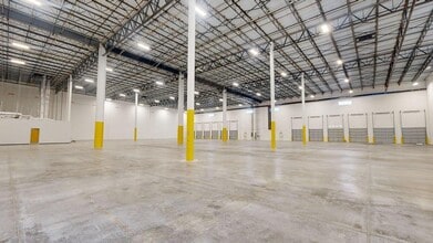 6450 NW 97th Ave, Doral, FL à louer Photo intérieure– Image 2 sur 6