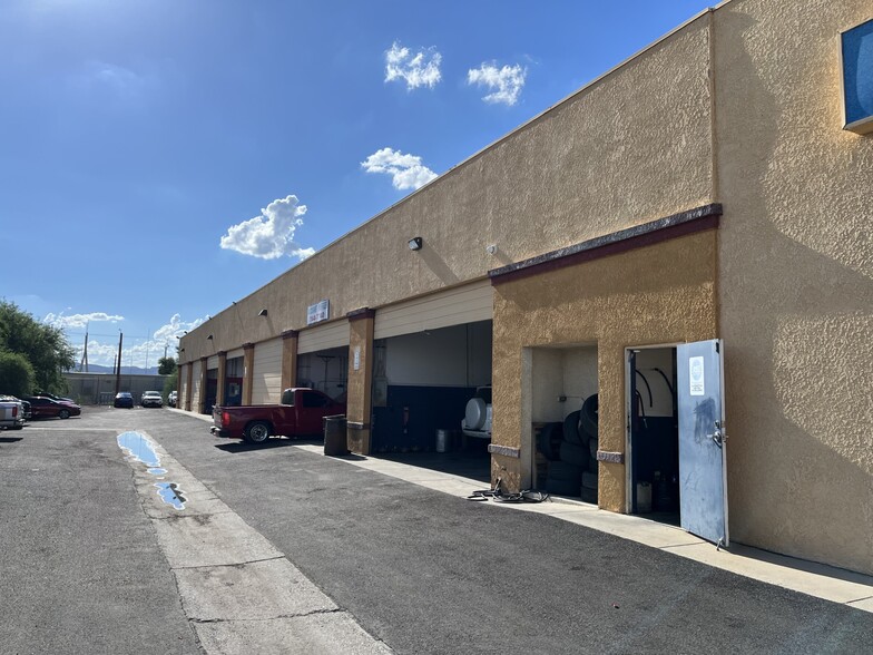 4443 W Ina Rd, Tucson, AZ à louer - Photo de l’immeuble – Image 3 sur 8