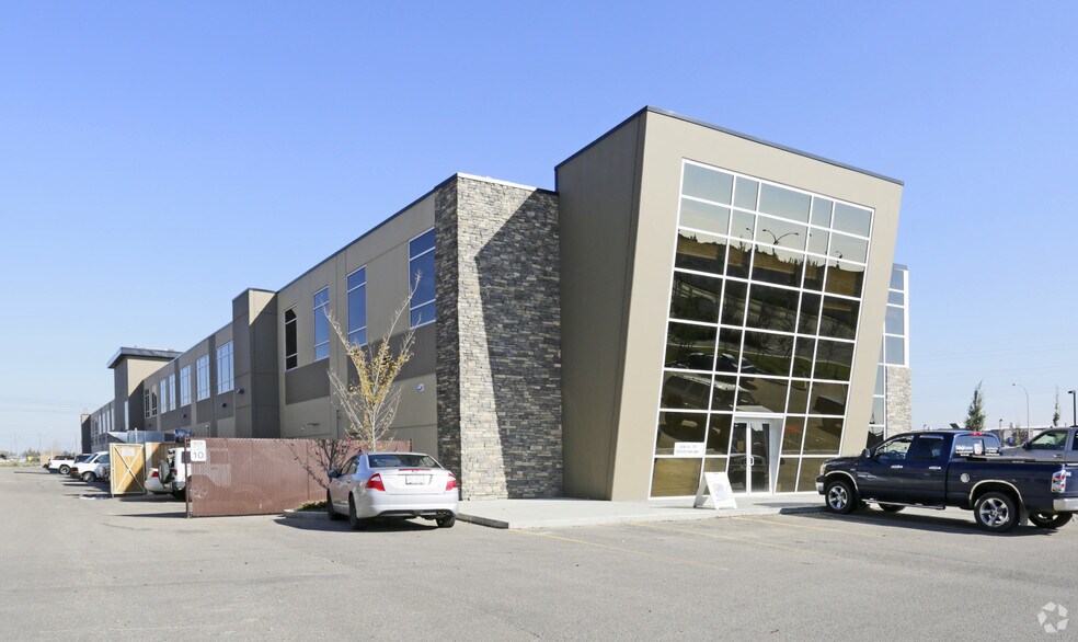 204-270 91 St SW, Edmonton, AB à louer - Photo de l’immeuble – Image 2 sur 12