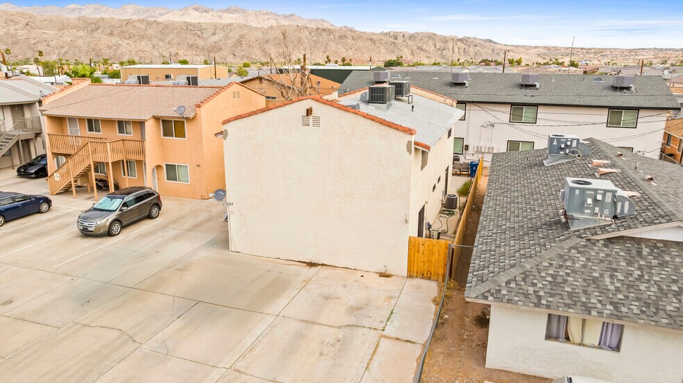 357 Rio Grande Ct, Bullhead City, AZ à vendre - Photo de l’immeuble – Image 3 sur 12