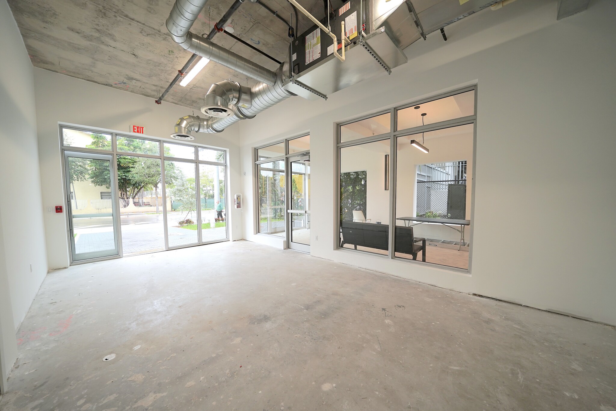 650 SW 1st St, Miami, FL à louer Photo intérieure– Image 1 sur 10