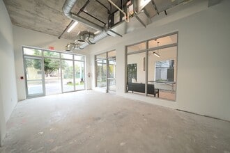 650 SW 1st St, Miami, FL à louer Photo intérieure– Image 1 sur 10