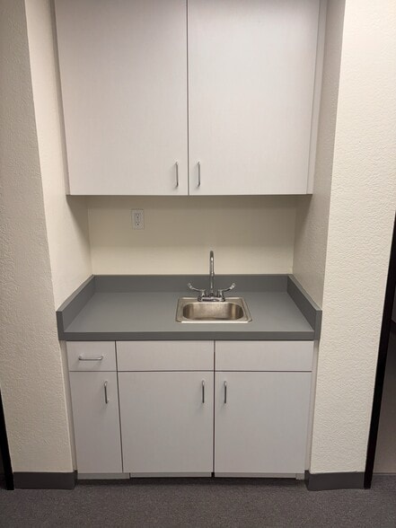 1411 N Daly St, Anaheim, CA à louer - Photo de l’immeuble – Image 2 sur 7