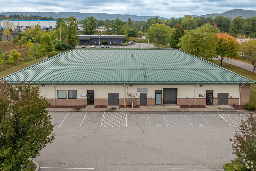 20 Corporate Park Dr, Hopewell Junction, NY à louer - Photo de l’immeuble – Image 2 sur 4