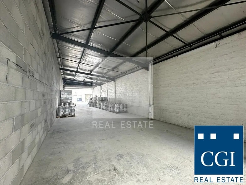 Local d’activités dans Poisat à louer - Photo de l’immeuble – Image 3 sur 4