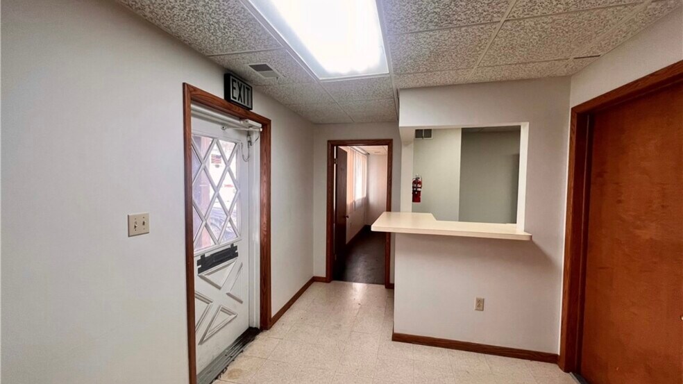 438 Line Ave, Ellwood City, PA à louer - Photo de l’immeuble – Image 3 sur 14
