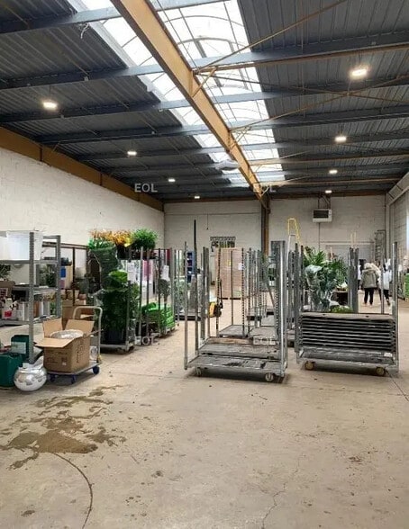 Local d’activités dans Bezons à louer - Photo de l’immeuble – Image 2 sur 5