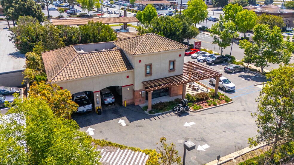 55 W Daily Dr, Camarillo, CA à vendre - Photo de l’immeuble – Image 3 sur 5