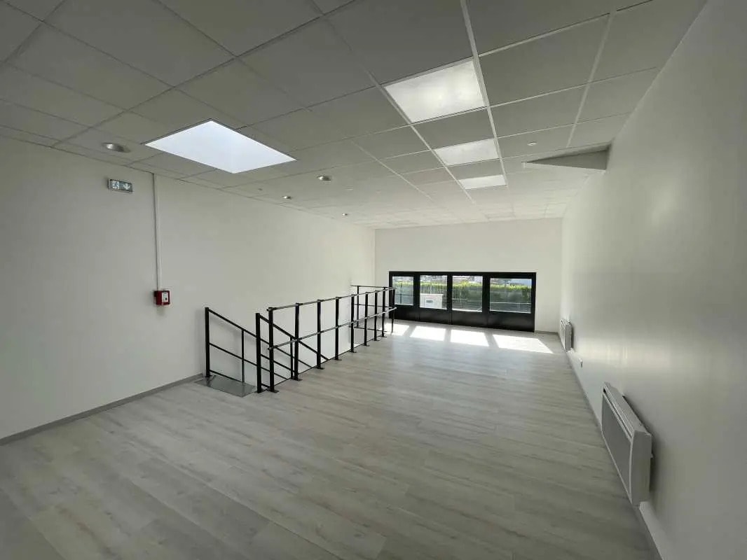 Bureau dans Beauvais à louer Photo de l’immeuble– Image 1 sur 9