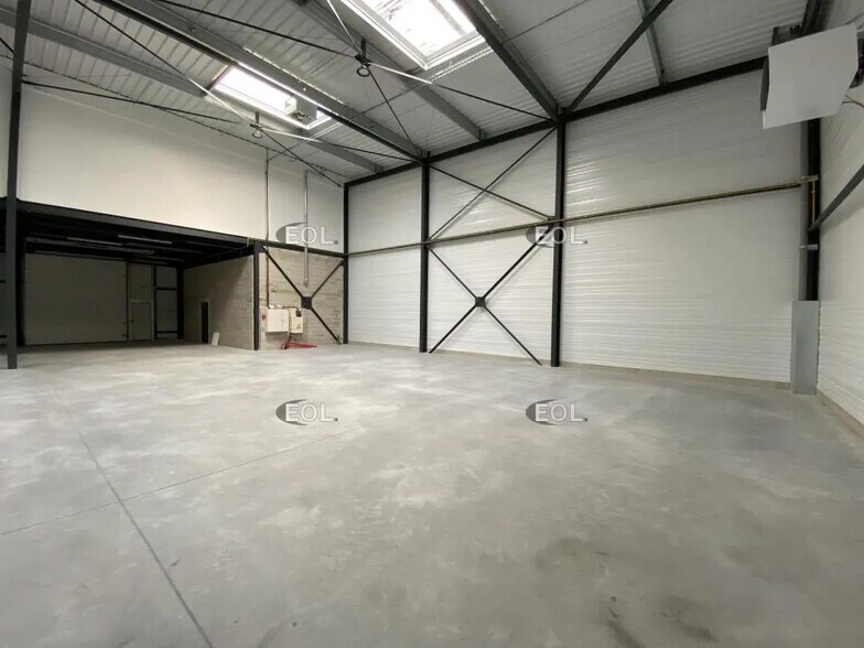 Local d'activités dans Marignane à vendre - Photo intérieure – Image 2 sur 7