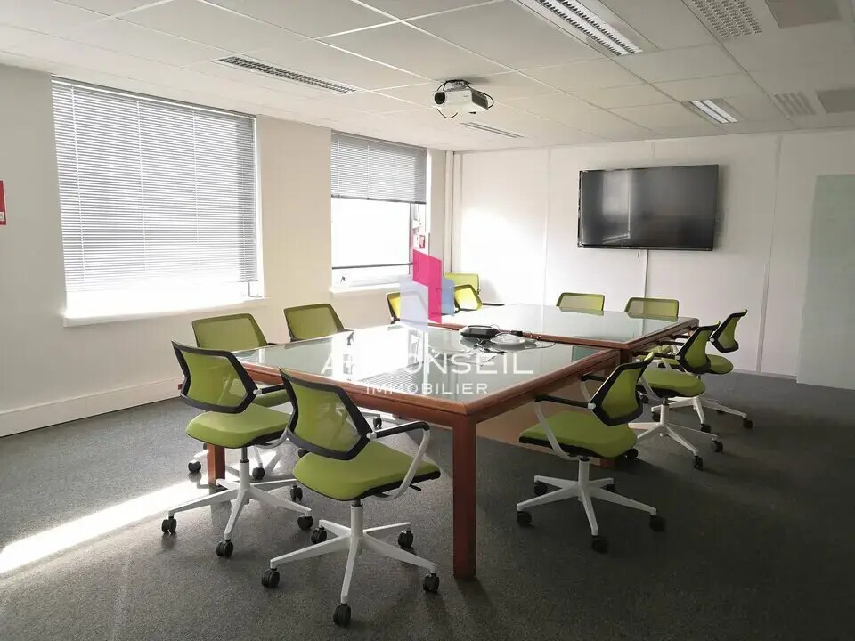 Bureau dans Montigny-le-Bretonneux à louer Photo intérieure– Image 1 sur 6
