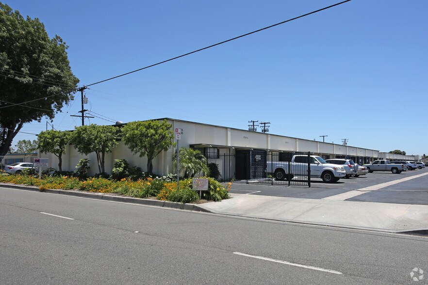1534 E Chestnut Ave, Santa Ana, CA à louer - Photo de l’immeuble – Image 3 sur 4