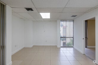 540 NW 165th St, Miami, FL à louer Photo intérieure– Image 1 sur 4