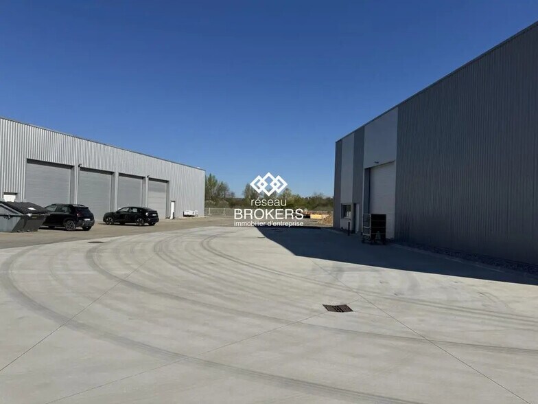 Local d’activités dans Vourles à louer - Photo de l’immeuble – Image 2 sur 8