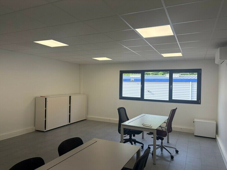 Local d’activités dans Neuville-sur-Saône à louer - Photo intérieure – Image 2 sur 12