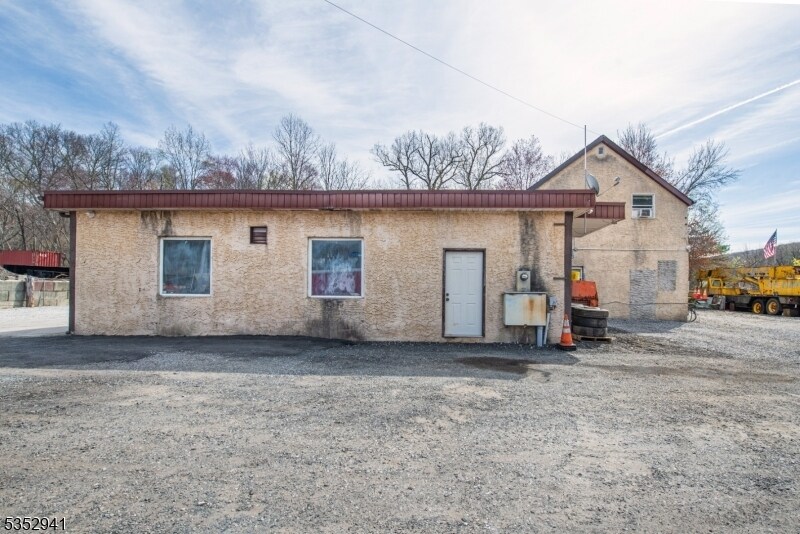 18 Paradise Rd, Oak Ridge, NJ à louer - Photo de l’immeuble – Image 3 sur 7