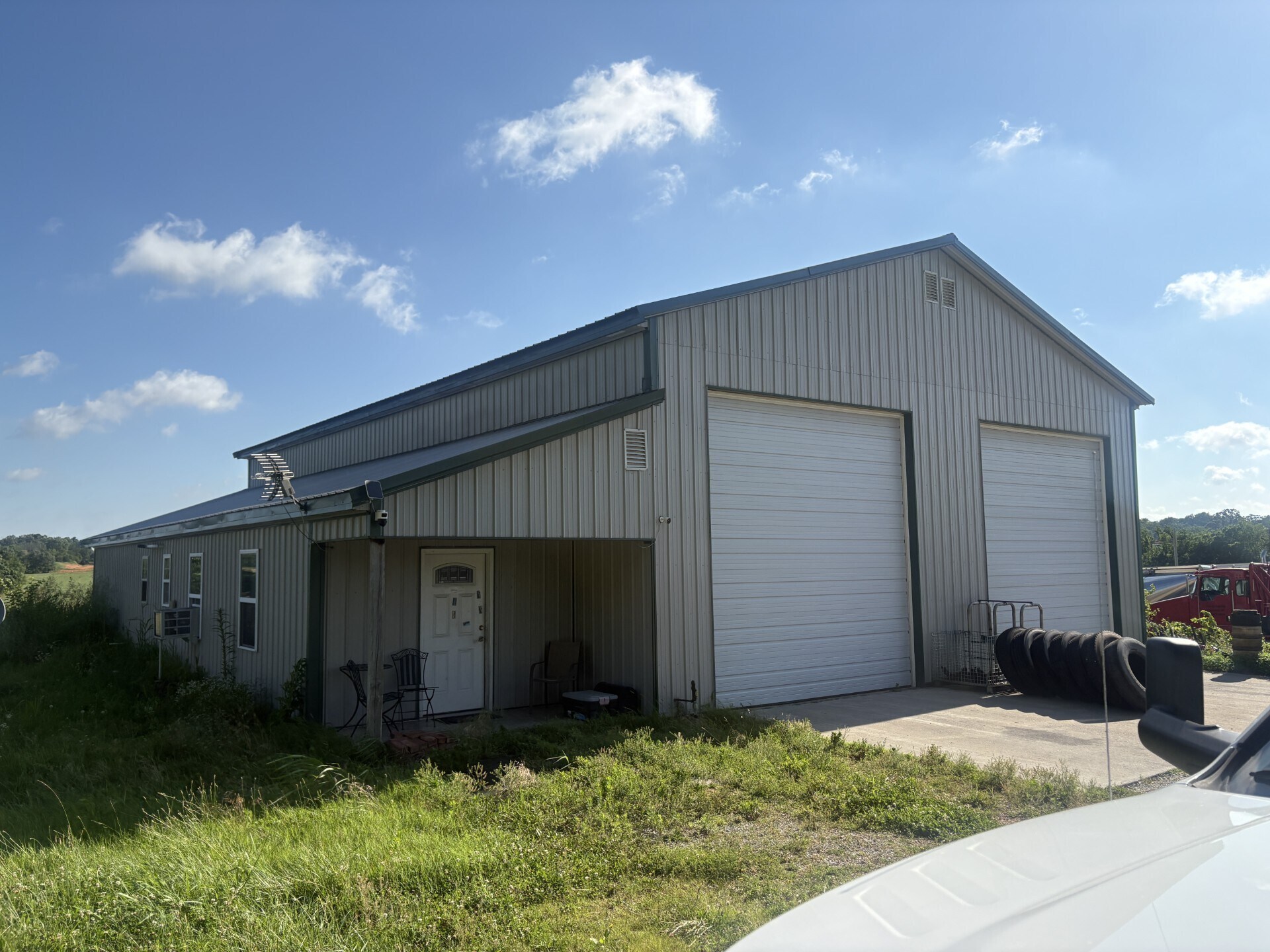 11628 Iris Rd, Neosho, MO à vendre Photo de l’immeuble– Image 1 sur 19