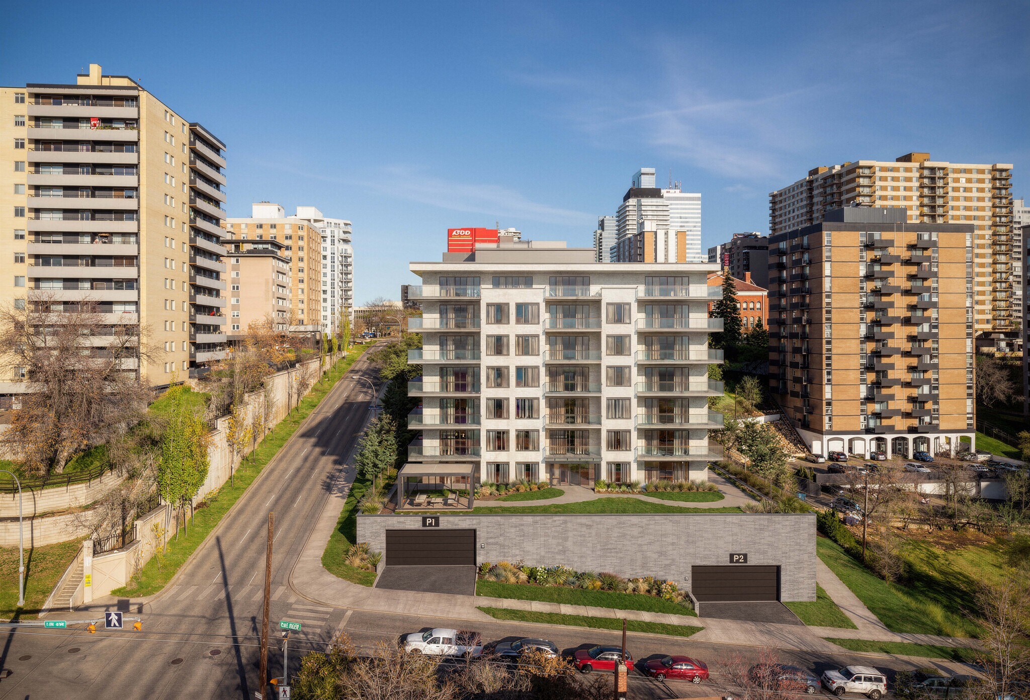 9807 105 St NW, Edmonton, AB à vendre Photo principale– Image 1 sur 9