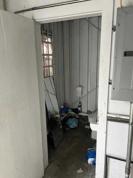 3242 Fowler St, Los Angeles, CA à vendre - Photo de l’immeuble – Image 2 sur 16
