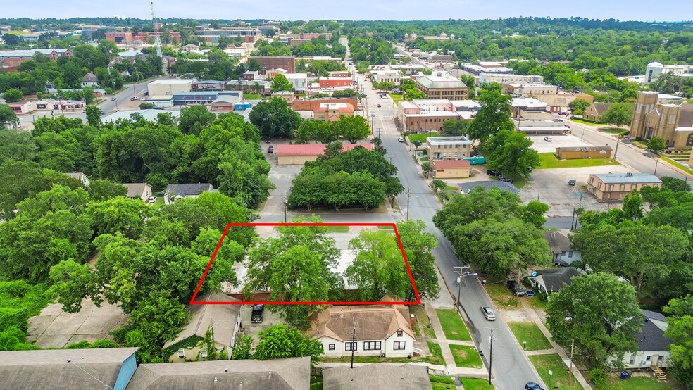 929 University Ave, Huntsville, TX à vendre - Photo de l’immeuble – Image 3 sur 9