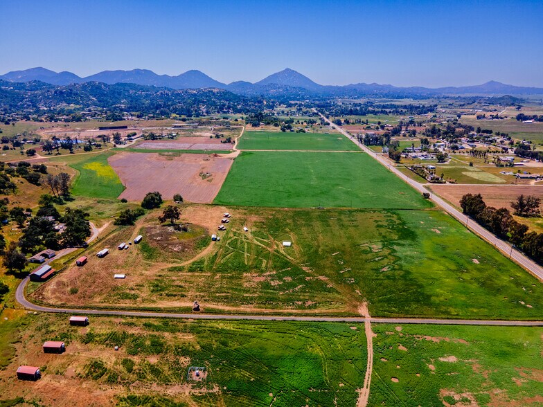 2342 Dye Rd, Ramona, CA à vendre - Photo de l’immeuble – Image 3 sur 29
