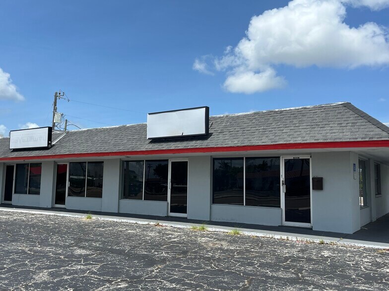 4632 S Del Prado Blvd, Cape Coral, FL à louer - Photo de l’immeuble – Image 1 sur 2