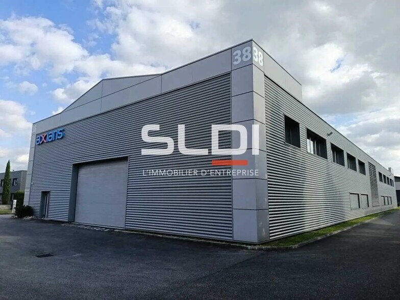 Local d'activités dans Décines-Charpieu à vendre - Photo de l’immeuble – Image 3 sur 18