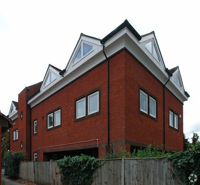 81-81A Bridge Rd, East Molesey à louer - Photo de l’immeuble – Image 2 sur 13