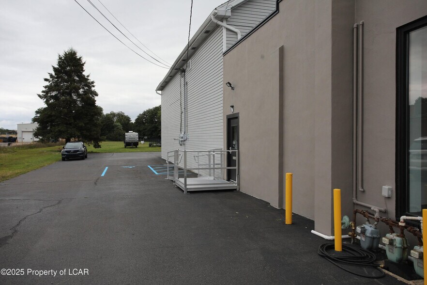 131 W 8th St, Wyoming, PA à louer - Photo de l’immeuble – Image 2 sur 5