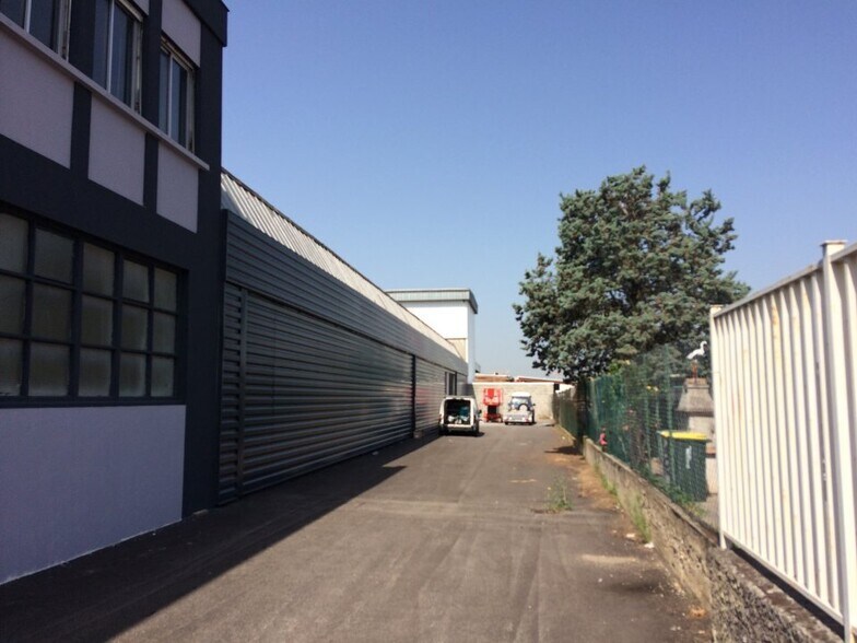Industriel/Logistique dans Décines-Charpieu à louer - Photo de l’immeuble – Image 3 sur 8