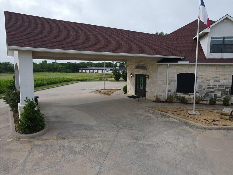 1700 Gallagher Dr, Sherman, TX à vendre - Photo de l’immeuble – Image 1 sur 22