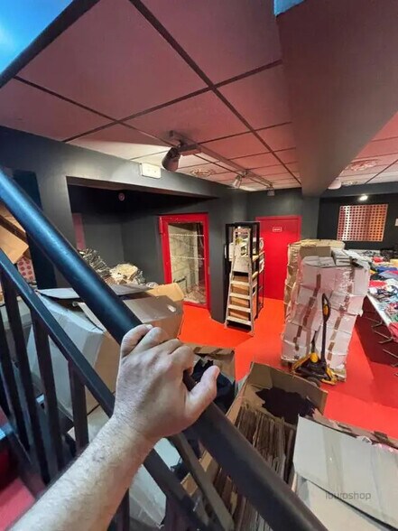 Local commercial dans Paris à louer - Photo de l’immeuble – Image 2 sur 4