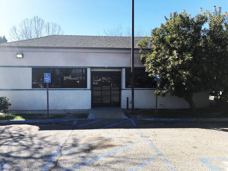 1003 E Devonshire Ave, Hemet, CA à louer - Photo de l’immeuble – Image 2 sur 6