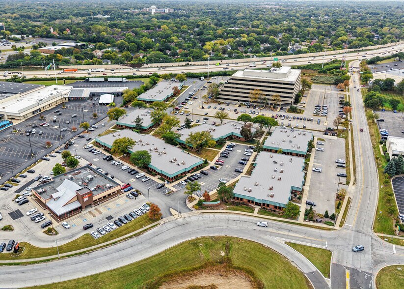 1323 Butterfield Rd, Downers Grove, IL à louer - Photo de l’immeuble – Image 3 sur 13