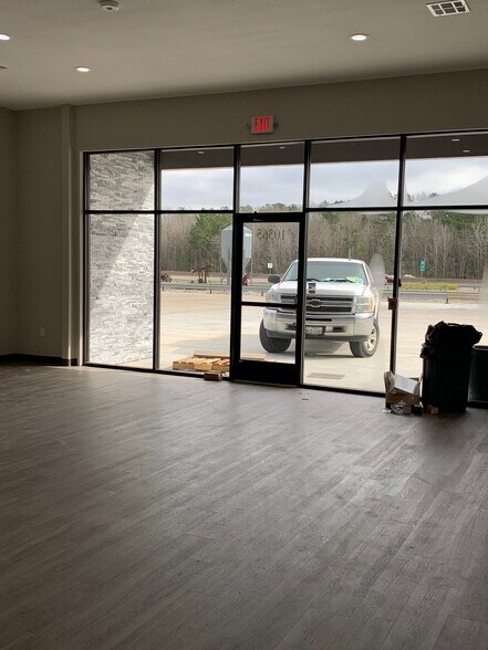 10365 Eastex Fwy, Beaumont, TX à louer - Hall d’entrée – Image 3 sur 3
