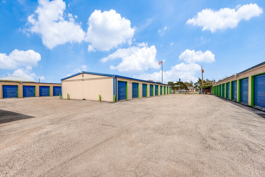 2515 E Bayshore Dr, San Leon, TX à vendre - Photo de l’immeuble – Image 2 sur 15