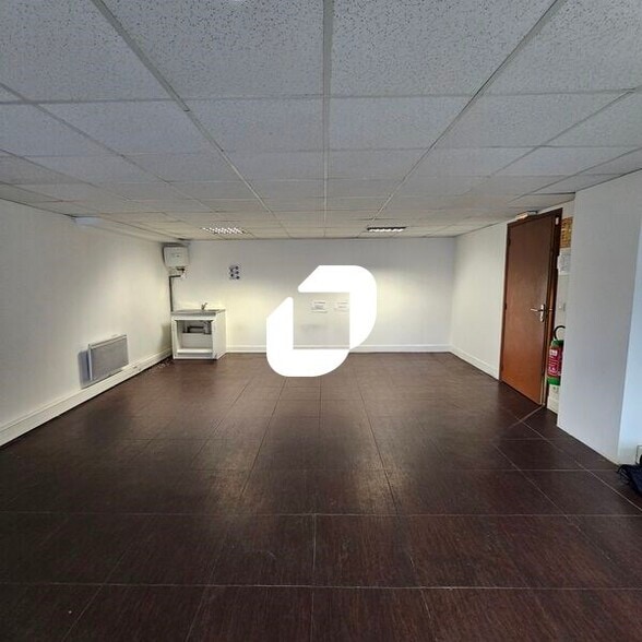 Bureau dans Aubervilliers à louer - Photo intérieure – Image 2 sur 8