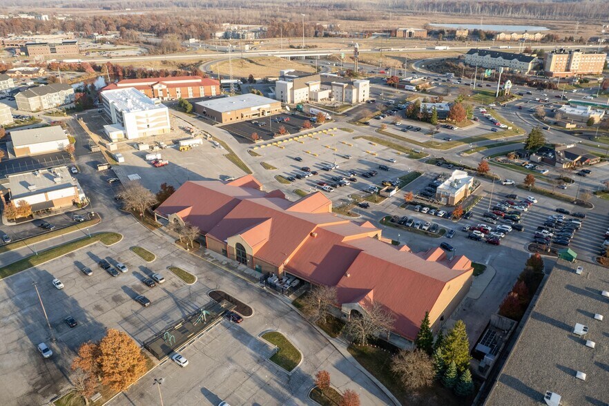 5701-5725 Coventry Ln, Fort Wayne, IN à louer - Photo de l’immeuble – Image 2 sur 4