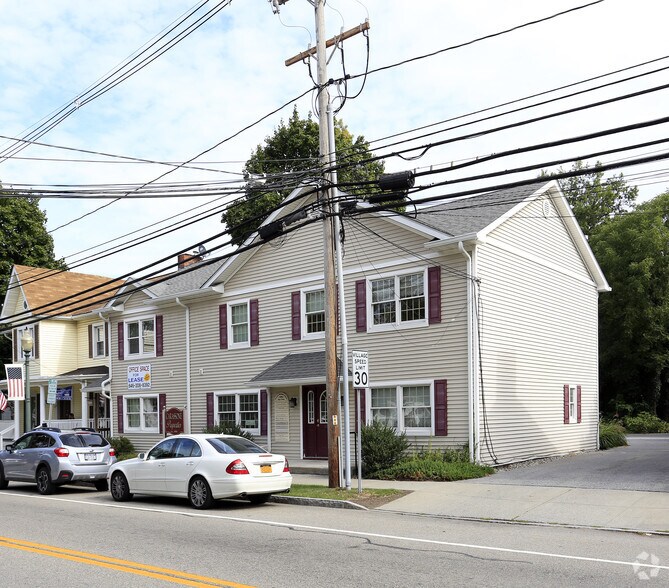 1076 Main St, Fishkill, NY à louer - Photo de l’immeuble – Image 2 sur 5