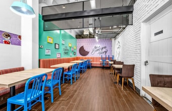 828-832 Bay St, Toronto, ON à louer Photo intérieure– Image 2 sur 5