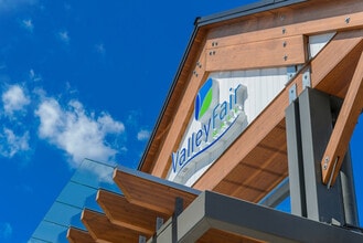 22709 Lougheed Hwy, Maple Ridge, BC à louer Photo de l’immeuble– Image 1 sur 2