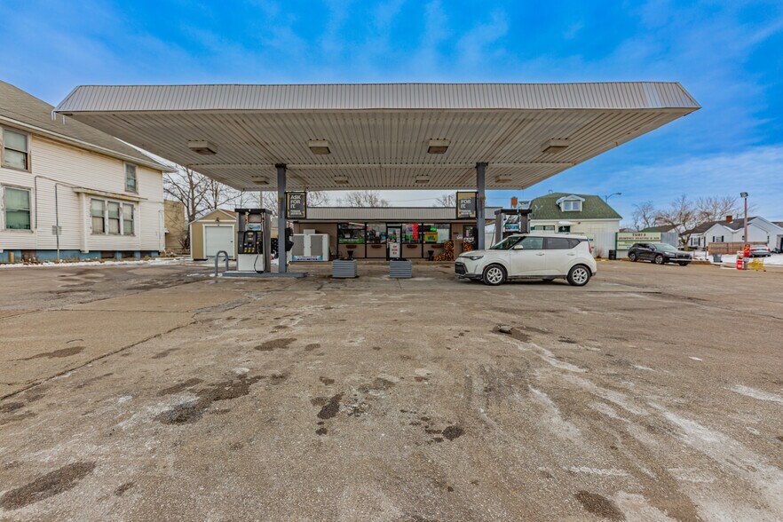 Evansville Service Station Portfolio portefeuille de 2 biens à vendre sur LoopNet.fr - Photo principale – Image 2 sur 2