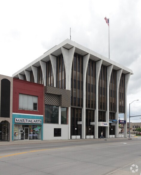 421 W Broadway, Council Bluffs, IA à louer - Photo de l’immeuble – Image 2 sur 7