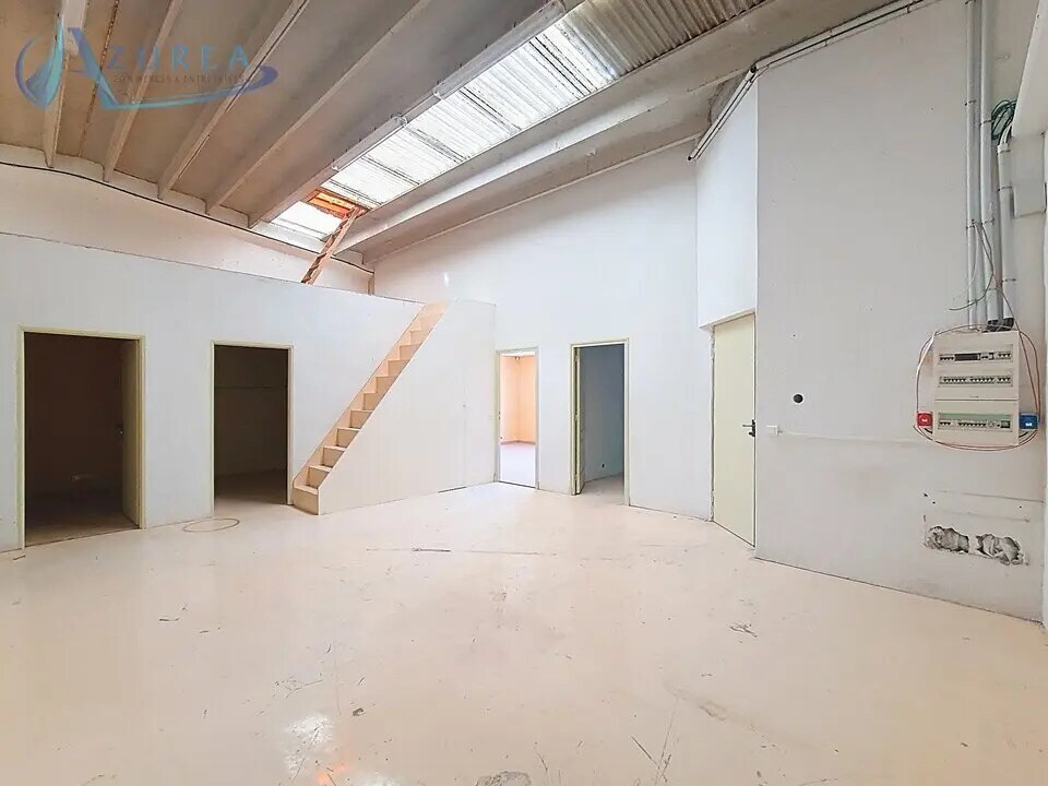 Local d’activités dans Carros à louer Photo intérieure– Image 1 sur 6