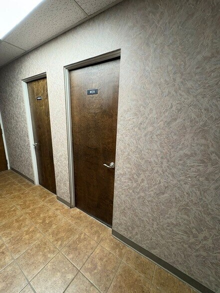 1003 Broadway, Highland, IL à louer - Photo de l’immeuble – Image 2 sur 7
