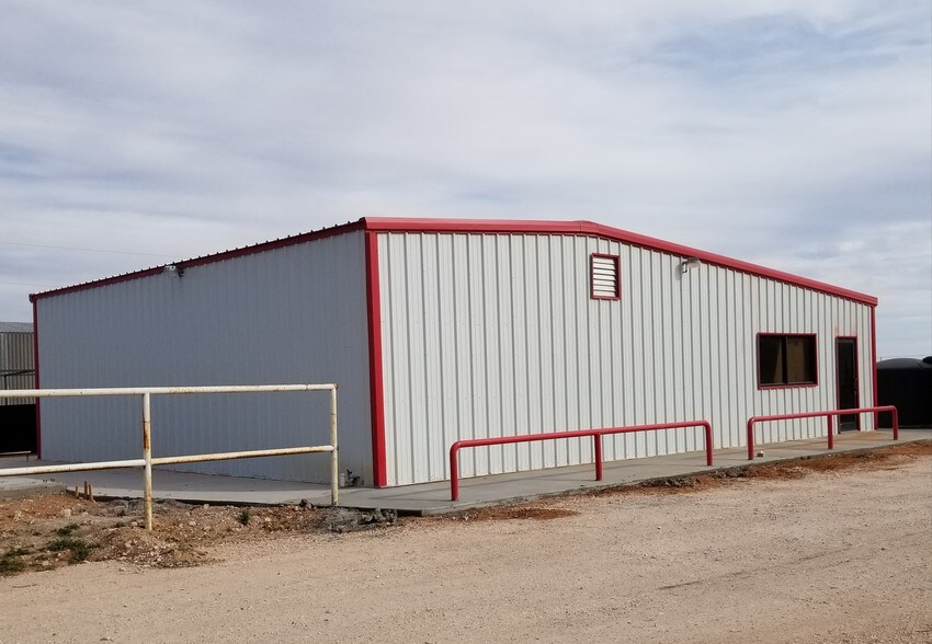 2413 W County Road 114, Midland, TX à vendre - Photo de l’immeuble – Image 1 sur 8