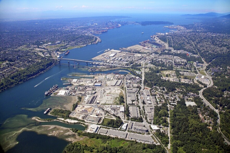 100 Forester St, North Vancouver, BC à louer - Aérien – Image 1 sur 3