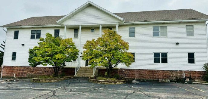 250 Regency Ct, Brookfield, WI à vendre Photo de l’immeuble– Image 1 sur 6